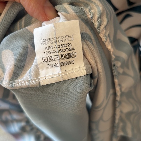 ACANDRIA Long Sleeve Festive Patterned Midi Dress - Picture 7 of 9